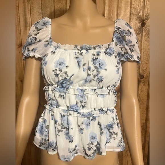 Mi ami , very cute floral on/off shoulder crop top sz M - Picture 1 of 3